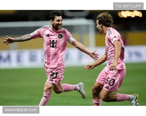 纳赛尔赛场晤梅西妻子:温情互动背后的巴黎战略(1) 纳赛尔赛场晤梅西妻子:温情互动背后的巴黎战略(1)